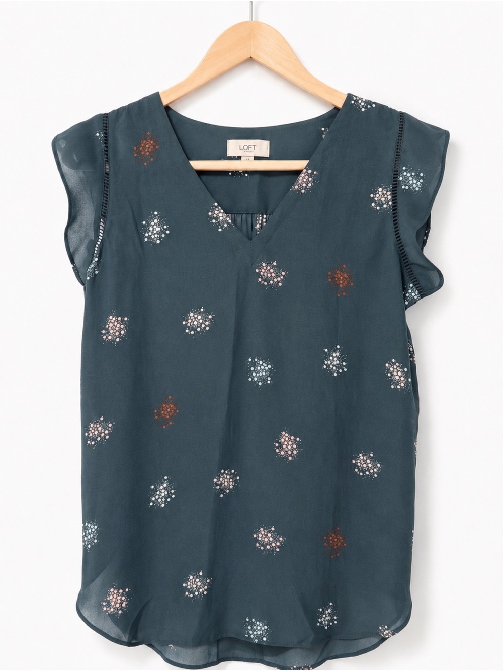 ✨LOFT Outlet Blue Gray Floral Flutter Sleeve Blouse Sleeveless Top Size S✨